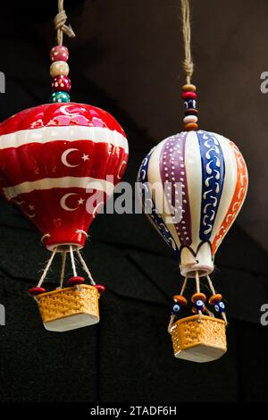 Heißluft Ballons Modell gefertigt aus Ton für die Dekoration für den Verkauf auf dem Markt Stockfoto