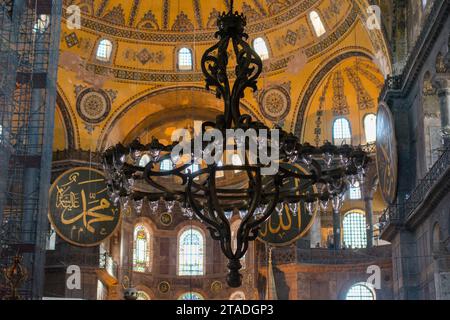 Schöne Beispiele der osmanischen Kalligraphie Kunst in der Hagia Sophia Stockfoto