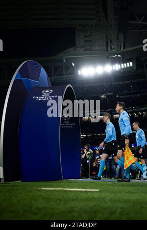 Mailand, Italien. 29. November 2023. Offizielle Teilnehmer nehmen vor dem Fußballspiel der Serie A zwischen Real Madrid CF und SSC Napoli auf dem Platz Teil. Quelle: Nicolò Campo/Alamy Live News Stockfoto