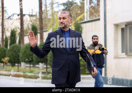 Teheran, Teheran, Iran. November 2023. Der iranische Außenminister HOSSEIN AMIR-ABDOLLAHIAN verlässt sich nach einem Regierungstreffen. (Credit Image: © Iranian Presidency via ZUMA Press Wire) NUR REDAKTIONELLE VERWENDUNG! Nicht für kommerzielle ZWECKE! Stockfoto