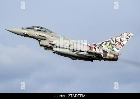 Die italienische Luftwaffe F-2000A Eurofighter Typhoon Kampfflugzeug von 12 Gruppo startet vom Luftwaffenstützpunkt kleine-Brogel. Belgien - 13. September 2021 Stockfoto