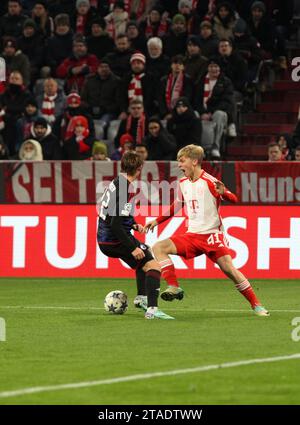 München, Deutschland. November 2023. MÜNCHEN, Deutschland 29. November 2023; 41 Frans KRÄTZIG, KRAETZIG vom FC Bayern in Aktion gegen #22 Peter Ankersen beim Fußball Champions League Spiel zwischen FC Bayern und F.C. KOPENHAGEN in München in der Allianz Arena am Mittwoch, 29. November. - Das Bild ist für die Presse bestimmt; Foto von Arthur THILL/ATP Images (THILL Arthur/ATP/SPP) Credit: SPP Sport Press Photo. /Alamy Live News Stockfoto