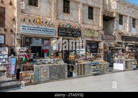 Doha, Katar, 1. November 2023. Souq Waqif, der stehende Markt, ist ein Marktplatz. Stockfoto