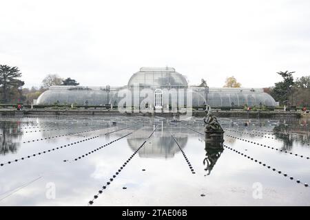 London, Großbritannien. November 2023 30. Kronprinzessin Victoria und Prinz Daniel besuchen Kew Gardens in London, Großbritannien, am 30. November 2023. Die Kronprinzessin und Prinz Daniel besuchen das Vereinigte Königreich vom 29. November bis 1. Dezember 2023. Foto: Christine Olsson/TT Code 10430 Credit: TT News Agency/Alamy Live News Stockfoto