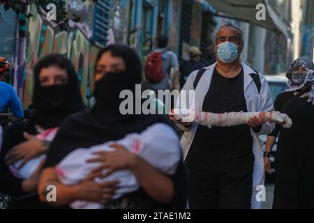 Demonstranten nehmen an der Demonstration Teil. Internationaler Tag der Solidarität mit dem palästinensischen Volk; in Valparaiso Chile entwickelte sich eine Intervention. Stockfoto