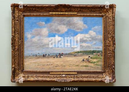 Irland, County Dublin, Dublin, Hugh Lane Gallery, Öl auf Leinwand von Eugène Boudin mit dem Titel The Beach at Tourgeville Stockfoto