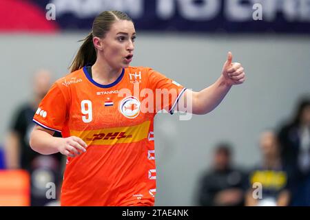 Fredrikshavn, Dänemark. November 2023 30. FREDRIKSHAVN, DÄNEMARK - NOVEMBER 30: Larissa Nusser aus den Niederlanden während des 26. IHF Frauen-WM-Handball-Vorrundenspiels der Gruppe H zwischen den Niederlanden und Argentinien am 30. November 2023 in Fredrikshavn, Dänemark (Foto: Henk Seppen/Orange Pictures) Credit: Orange Pics BV/Alamy Live News Stockfoto