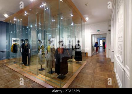 Frankreich, Finistere, Quimper, bretonische Abteilung Museum im alten Bischofspalast, Tracht der Bretagne Stockfoto