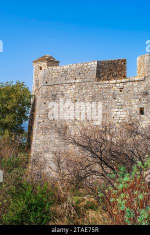 Albanien, Provinz Vlora, albanische Riviera, Umgebung des Himare, Burg von Porto Palermo, erbaut Anfang des 19. Jahrhunderts vom osmanischen Gouverneur Ali Pascha von Tepelena an einem Ort, der bereits im 15. Jahrhundert von den Venezianern befestigt wurde Stockfoto