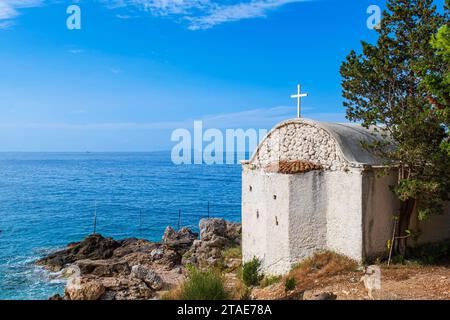 Albanien, Provinz Vlora, Dhermi, Badeort an der albanischen Riviera, St.. Nicholas-Orthodoxe Kirche Stockfoto