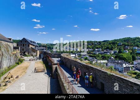 Belgien, Wallonien, Provinz Luxemburg, Bouillon, Festung Bouillon, mit Blick auf die Stadt und den Semois-Fluss Stockfoto