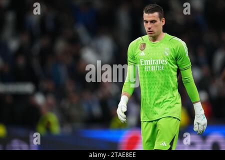 Madrid, Spanien. November 2023. Andriy Lunin von Real Madrid spielte während des Spiels der UEFA Champions League Gruppe C zwischen Real Madrid und SCC Napoli am 29. November 2023 im Santiago Bernabeu Stadion in Madrid. (Foto: Bagu Blanco/PRESSINPHOTO) Credit: PRESSINPHOTO SPORTS AGENCY/Alamy Live News Stockfoto