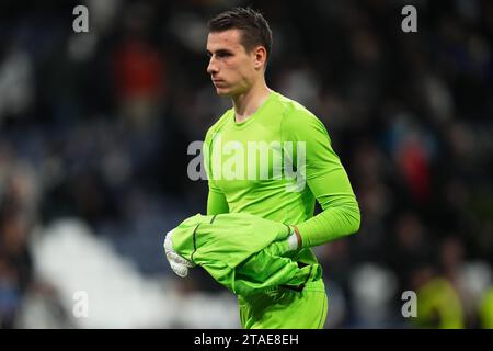 Madrid, Spanien. November 2023. Andriy Lunin von Real Madrid spielte während des Spiels der UEFA Champions League Gruppe C zwischen Real Madrid und SCC Napoli am 29. November 2023 im Santiago Bernabeu Stadion in Madrid. (Foto: Bagu Blanco/PRESSINPHOTO) Credit: PRESSINPHOTO SPORTS AGENCY/Alamy Live News Stockfoto