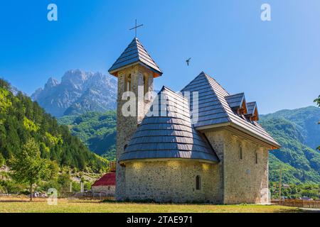 Albanien, Provinz Shkoder, Theth Nationalpark im Herzen der albanischen Alpen, Theth, katholische Kirche, erbaut 1892 und restauriert 2006 Stockfoto