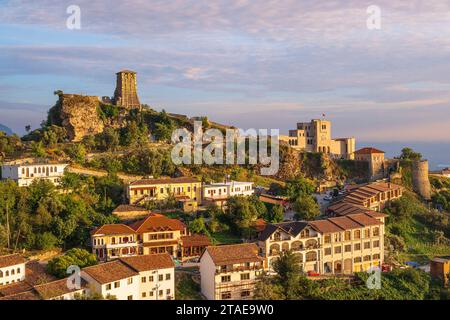 Albanien, Provinz Durres, Kruje, die alte mittelalterliche Stadt, die von der Burg aus dem 5. Jahrhundert dominiert wird Stockfoto