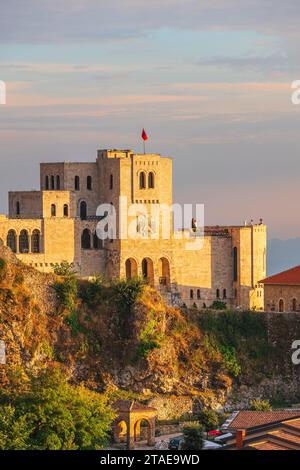 Albanien, Provinz Durres, Kruje, Skanderbeg National Museum in den Mauern der Burg aus dem 5. Jahrhundert Stockfoto