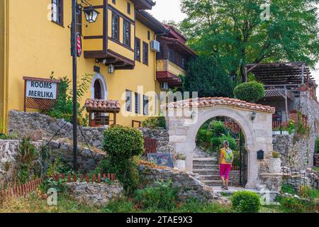 Albanien, Provinz Durres, Kruje, Gästehaus innerhalb der Mauern der Burg aus dem 5. Jahrhundert Stockfoto