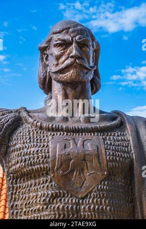 Albanien, Provinz Durres, Kruje, Burg aus dem 5. Jahrhundert, Statue von Tanush Topia (?-1467), albanischen Adligen und einer der engsten Mitarbeiter von Skanderbeg Stockfoto