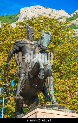 Albanien, Provinz Durres, Kruje, Reiterstatue von George Kastrioti genannt Skanderbeg (1405–1468), eine der großen Figuren des albanischen Widerstands gegen die Osmanen Stockfoto