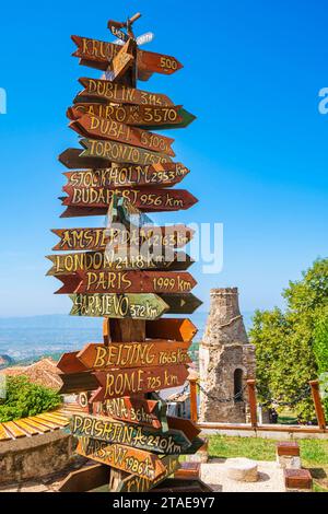 Albanien, Provinz Durres, Kruje, die Burg aus dem 5. Jahrhundert, Wegweiser Stockfoto