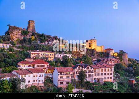 Albanien, Provinz Durres, Kruje, die alte mittelalterliche Stadt, die von der Burg aus dem 5. Jahrhundert dominiert wird Stockfoto