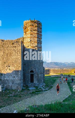 Albanien, Shkoder, Burg Rozafa, Ruinen einer venezianisch-katholischen Kirche aus dem 13. Jahrhundert, die in eine Moschee des Fatih-Sultans Mehmet umgewandelt wurde Stockfoto