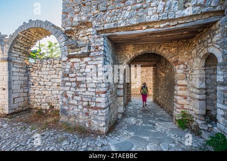 Albanien, Berat, historisches Zentrum, das zum UNESCO-Weltkulturerbe gehört, die Zitadelle, die teilweise im 13. Jahrhundert erbaut wurde Stockfoto