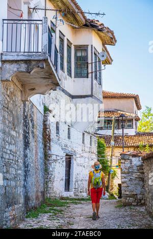 Albanien, Berat, historisches Zentrum, das zum UNESCO-Weltkulturerbe gehört, Gasse der Zitadelle teilweise im 13. Jahrhundert erbaut Stockfoto