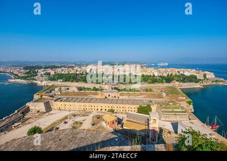 Griechenland, Ionische Inseln, Korfu-Insel, Korfu-Stadt (oder Kerkyra), die Altstadt, die zum UNESCO-Weltkulturerbe gehört, Panorama von der Spitze der alten venianischen Festung Stockfoto