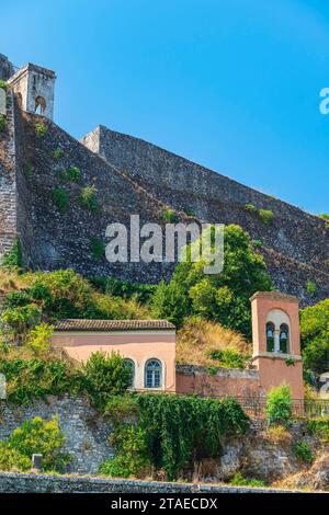 Griechenland, die Ionischen Inseln, die Insel Korfu, die Stadt Korfu (oder Kerkyra), die Altstadt, die zum UNESCO-Weltkulturerbe gehört, die neue Festung Venitian, die zwischen 1572 und 1645 erbaut wurde Stockfoto