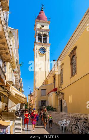 Griechenland, Ionische Inseln, Insel Korfu, Stadt Korfu (oder Kerkyra), die Altstadt, die zum UNESCO-Weltkulturerbe gehört, die Kirche St. Spyridon, die dem Schutzpatron der Insel gewidmet ist, ist eines der wichtigsten byzantinischen Denkmäler in Korfu Stockfoto
