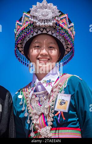 Frankreich, Guyana, Cacao (Dorf), H'Mông Neujahrszeremonie in traditioneller guyanischer Kleidung, die Symbole aus Südostasien und China ausleihen und kombinieren, um neue ästhetische Codes zu schaffen Stockfoto