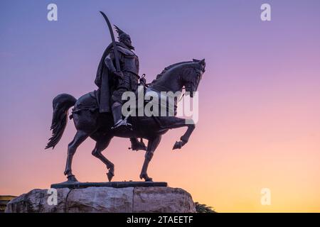 Albanien, Tirana, Skanderbeg Platz, Reiterstatue von Georges Kastrioti genannt Skanderbeg (1405–1468), eine der großen Figuren des albanischen Widerstands gegen die Osmanen Stockfoto