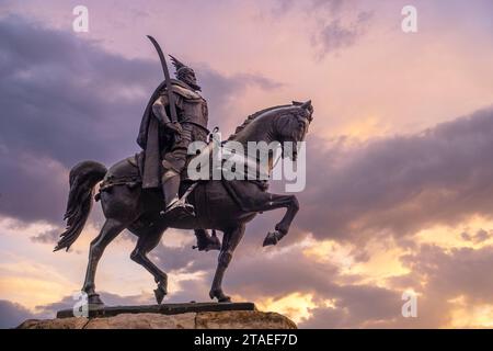 Albanien, Tirana, Skanderbeg Platz, Reiterstatue von Georges Kastrioti genannt Skanderbeg (1405–1468), eine der großen Figuren des albanischen Widerstands gegen die Osmanen Stockfoto