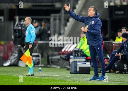 Alkmaar, Niederlande. November 2023 30. ALKMAAR, NIEDERLANDE - NOVEMBER 30: Mario Ivankovic von HSK Zrinjski Gesten während des Gruppenspiels E – UEFA Europa Conference League 2023/24 zwischen AZ Alkmaar und HSK Zrinjski im AFAS Stadion am 30. November 2023 in Alkmaar, Niederlande. (Foto von Rene Nijhuis/Orange Pictures) Credit: Orange Pics BV/Alamy Live News Stockfoto