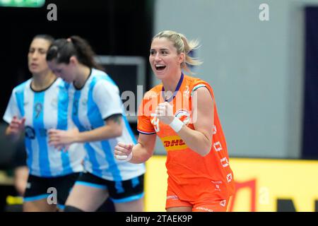 Estavana Polman, Niederlande feiert während des IHF Handball-WM-Spiels der Frauen zwischen den Niederlanden und Argentinien in der Vorgruppe H in der Arena Nord in Frederikshavn in Dänemark am Donnerstag, den 30. November 2023. Stockfoto