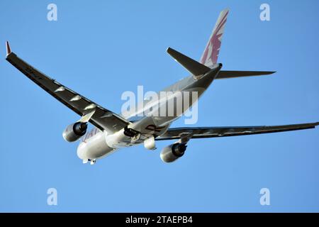 Warschau Polen. Juli 2018. Das Flugzeug startet von der Landebahn des Warschauer Flughafens Stockfoto