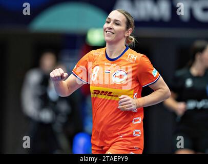 Lois Abbingh, Niederlande feiert während des IHF-Handball-WM-Spiels der Frauen zwischen den Niederlanden und Argentinien in der Vorgruppe G in der Arena Nord in Frederikshavn, Dänemark am Donnerstag, den 30. November 2023. Stockfoto