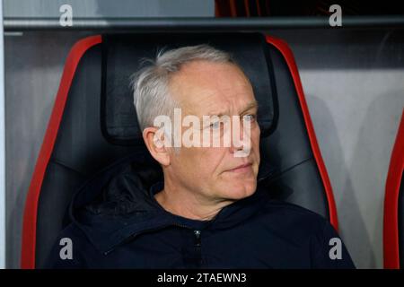 Freiburg, Deutschland. November 2023 30. Trainer Christian Streich (SC Freiburg) beim Spiel der Fussball-Europa-League - Gruppenphase: SC Freiburg vs Olympiakos Piräus Credit: dpa/Alamy Live News Stockfoto