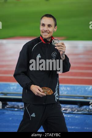 Nick Willis aus Neuseeland Bronzemedaillen-Zeremonie in den 1500 m der Männer bei den Commonwealth Games in Glasgow, Schottland, Großbritannien am 27. Juli bis 2. August 2014. Phot Stockfoto