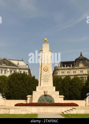 Budapest, Ungarn - 30. August 2018: Sowjetisches Kriegsdenkmal auf dem Freiheitsplatz in Budapest. Stockfoto