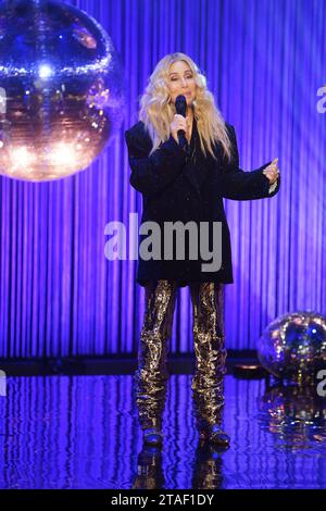 Cher tritt während der Dreharbeiten für die Graham Norton Show im BBC Studioworks 6 Television Centre, Wood Lane, London auf und wird am Freitagabend auf BBC One ausgestrahlt. Bilddatum: Donnerstag, 30. November 2023. Stockfoto