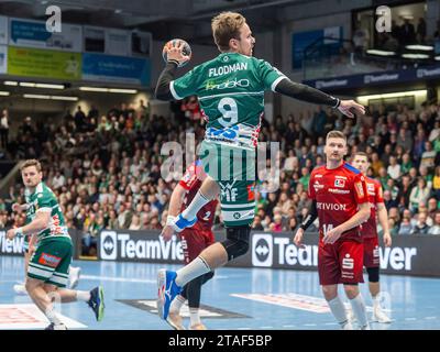 Goeppingen, Deutschland. November 2023 30. Andreas Flodman (frisch auf Goeppingen, #09) springt weit in den Kreis, frisch auf Goeppingen vs. HBW Balingen-Weilstetten, 1. Bundesliga, Handball, Herren, 30.11.2023 Foto: EIBNER/Michael Schmidt Credit: dpa/Alamy Live News Stockfoto