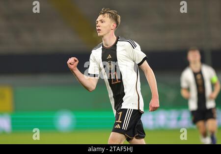 Paderborn, Deutschland. November 2023. firo: 17. November 2023, Fußball, Fußball: DFB-Nationalmannschaft, U21-Nationalspiel Männer, Männer, Europameisterschaft Qualifikation, Europameisterschaft Qualifikation, GER, Deutschland - Estland Jubilation zu 1:0, Maximilian BEIER, GER/dpa/Alamy Live News Stockfoto