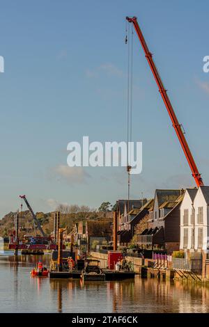 Arundel Tidal Walls Scheme Bauarbeiten am Fluss Arun (November 2023) Arundel, West Sussex, Südengland, Vereinigtes Königreich. Stockfoto