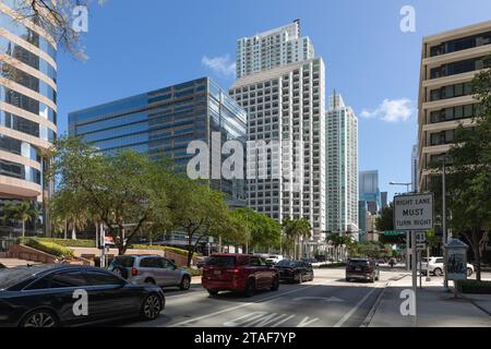 Brickell Avenue mit Wohn- und Bürogebäuden, Miami Florida, USA Stockfoto