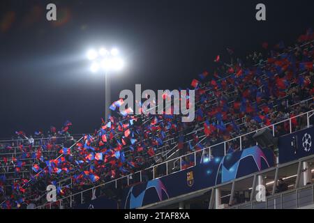 Barcelona, Spanien. November 2023. BARCELONA, SPANIEN - 28. NOVEMBER: Fans beim Spiel der Gruppe H - UEFA Champions League zwischen dem FC Barcelona und dem FC Porto beim Estadi Olimpic Lluis Companys am 28. November 2023 in Barcelona. (Foto von David Ramirez/Dax Images) Credit: DAX Images/Alamy Live News Stockfoto