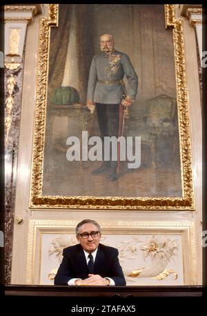 1923-2023: Henry KSSINGER ist tot Löste vor 40 Jahren Streit bei den österreichischen Sozialisten aus Fotos: Leopold NEKULA/VIENNAREPORT e. U. Henry Kissinger Vortrag vor der Industriellenvereinigun 14. Mai 1984, IV, Wien . âï 29. November 2023: KISSINGER verstarb im Alter von 100 Jahren: https://orf.at/stories/3001141/ âÖï Kiisniger löst Krach bei den Sozialisten aus: https://www.spiegel.de/politik/henry-kissinger-a-b0bdd3ae-0002-0001-0000-000013509388. Henry KISSINGER zu sehen hier bei seinem Vortrag in der Industriellenvereinigung Henry Alfred Kissinger geboren als Heinz Alfred Kissinge Stockfoto