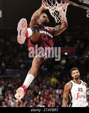 Deutschland, 30.11.2023, Devin Booker (Bayern Basketball, #31) punktet. GER, FC Bayern Basketball vs. Virtus Segafredo Bologna, Basketball, EuroLeague, Saison 2023/2024, 30.11.2023, Foto: Eibner-Pressefoto/Marcel Engelbrecht Stockfoto