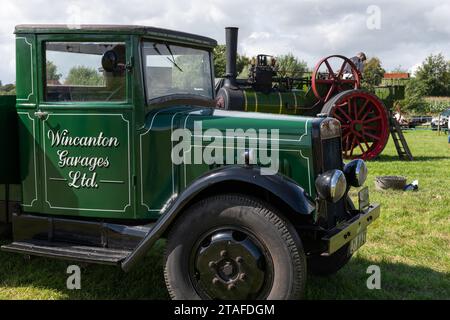 Drayton.Somerset.Vereinigtes Königreich.19. August 2023.Ein restaurierter Guy Wolf Truck aus dem Jahr 1934 ist auf einer Yesterdays Farmveranstaltung zu sehen Stockfoto